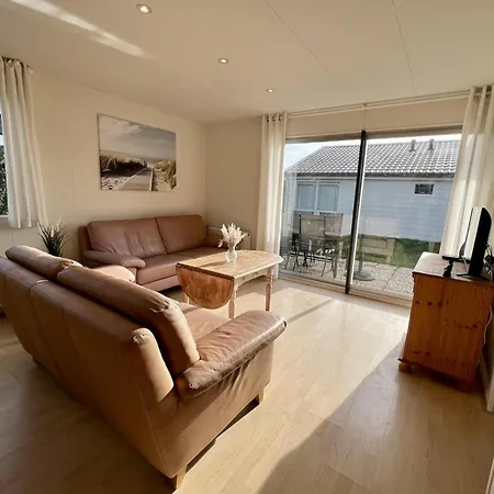 Comfortable For 4 People Hébergement de vacances Sint Maartensvlotbrug