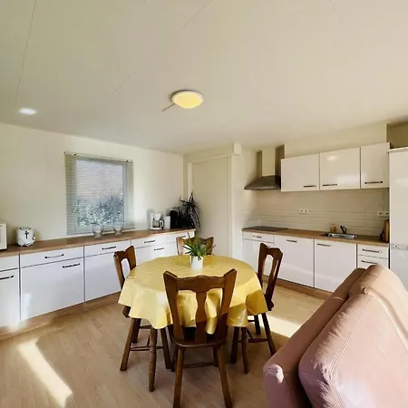 Hébergement de vacances Comfortable For 4 People Sint Maartensvlotbrug