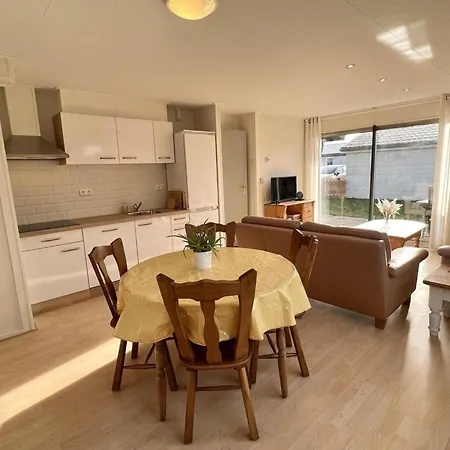 Comfortable For 4 People Hébergement de vacances Sint Maartensvlotbrug